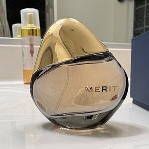 Merit Retrospect L’Extrait de Parfum